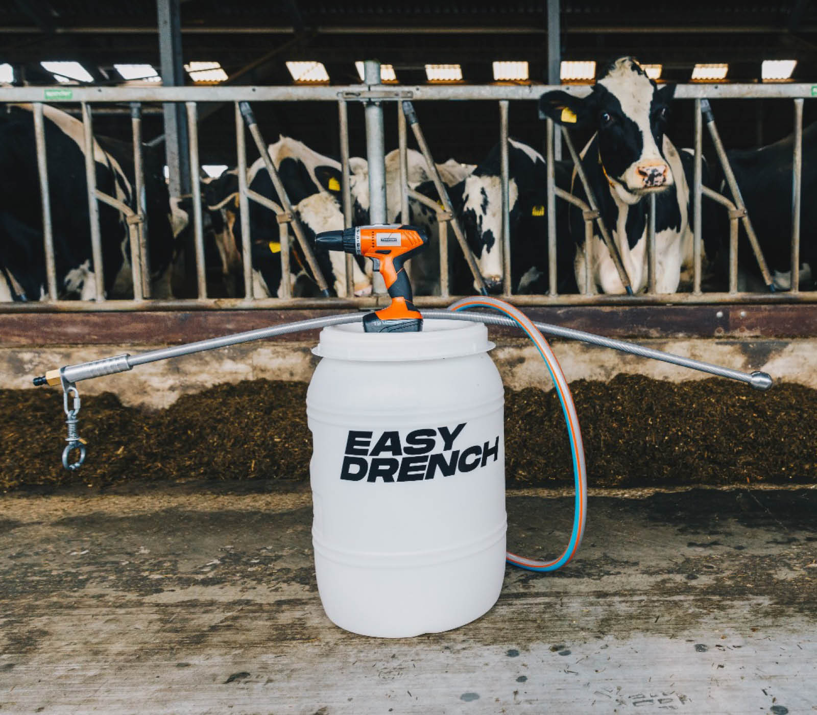 Easy Drench Budget compleet van Easy Farming, een set met landbouwchemicaliën voor gewasbescherming, zichtbaar in de afbeelding.