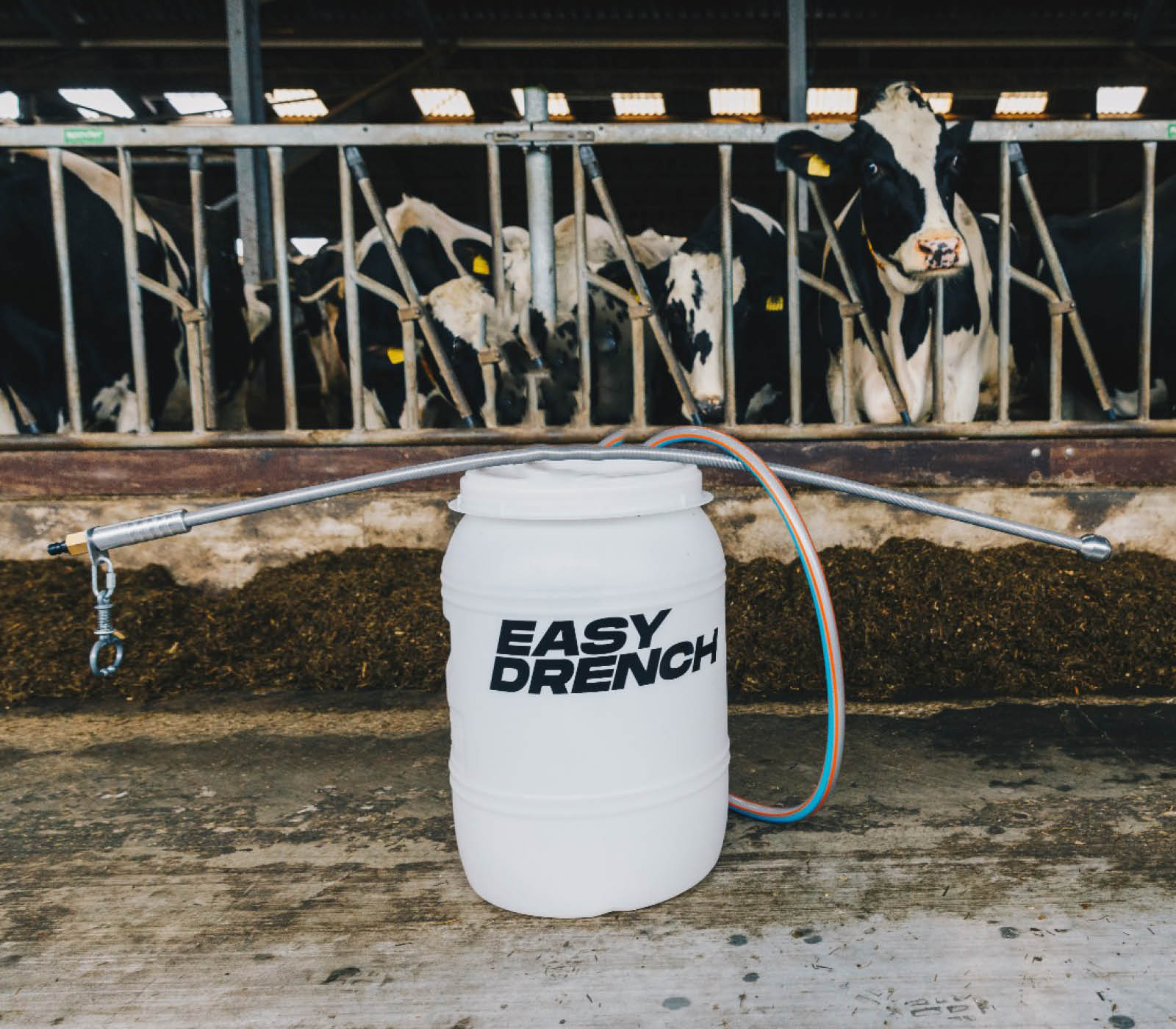 Easy Drench Budget van Easy Farming, een drenchmiddel voor gewassen, in een witte container met label zichtbaar.